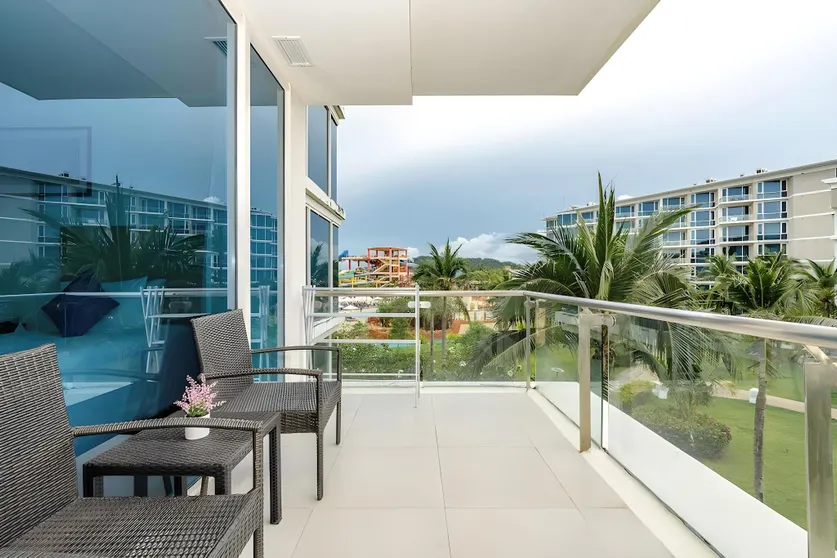 Ảnh Splash Beach Resort Phuket; Family-Friendly Water Park Resort Near Phuket Airport