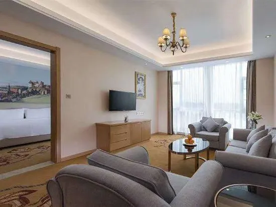 Ảnh Vienna International Hotel (Huanggang Normal College Ruitian Plaza)