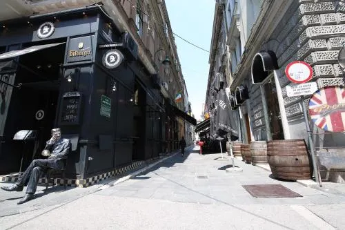 Ảnh Modern studio for 3 people in the Heart of the City Center