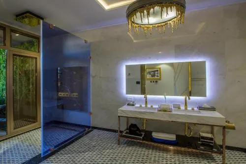 Ảnh O:LV Fifty Five