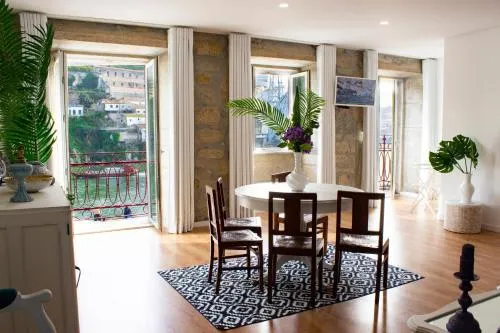 Ảnh Red House By The River