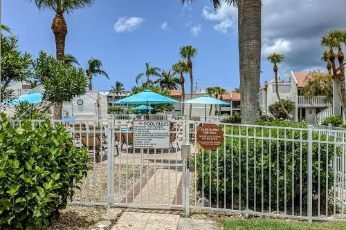 Ảnh Runaway Bay Condos