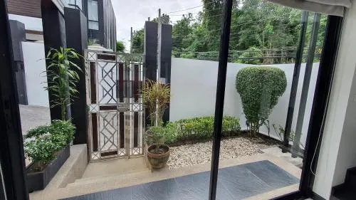 Ảnh By The Lake Villas