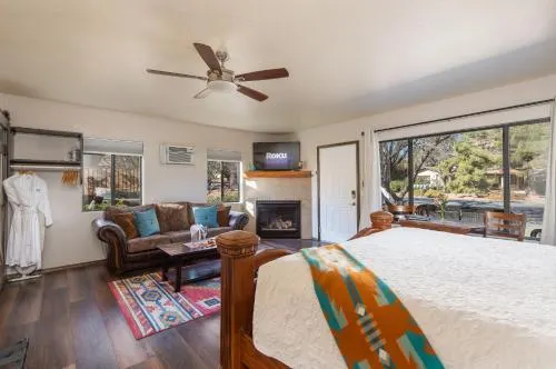 Ảnh Whispering Creek Bed & Breakfast