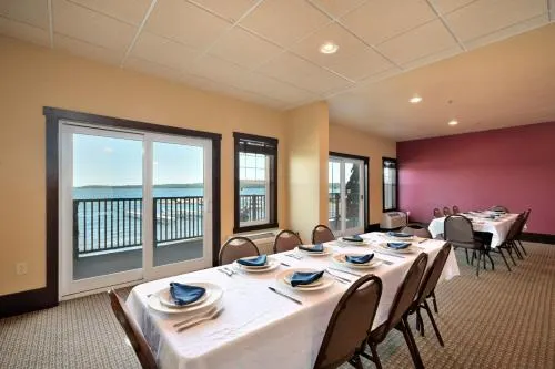 Ảnh Chase On The Lake