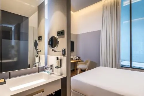 Ảnh Occidental Diagonal 414