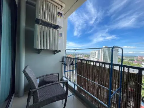 Ảnh The Astra Luxury Condo in Town