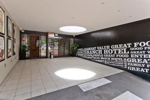 Ảnh Nightcap at the Ranch Hotel