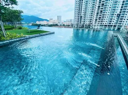 Ảnh Infinity Pool, Georgetown, Up to 11 Pax, 2 Bedrooms, 2 Bathrooms, 2 Car Parks by Star Home