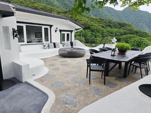 Ảnh Gold Stone Crescent Moon Light