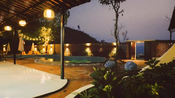 Ảnh Bản Nhỏ - Little Village