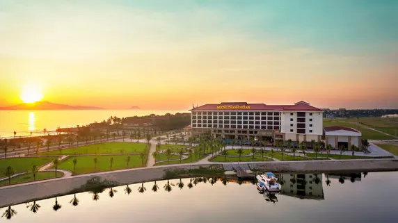 Ảnh Khách sạn Mường Thanh Holiday Hội An