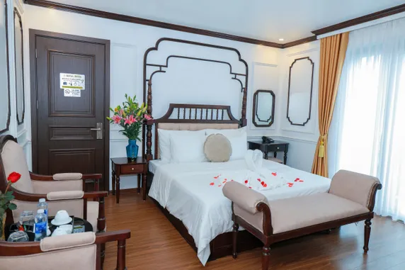 Ảnh Khách sạn Royal - Trâu Quỳ