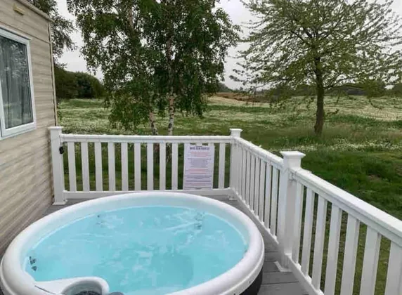 Ảnh Lovely 3-bed Caravan With Hot Tub in Lincolnshire