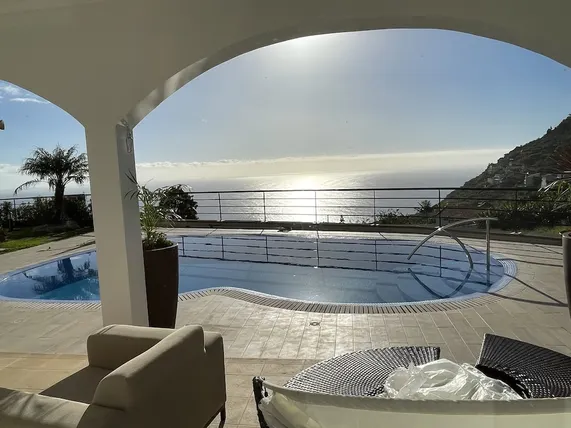 Ảnh Luxury Villa With Private Heated Pool, Garden and Views of the sea and Mountains