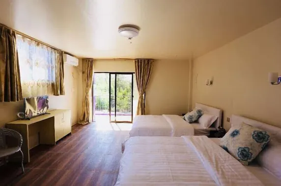 Ảnh Romantic Holiday Garden