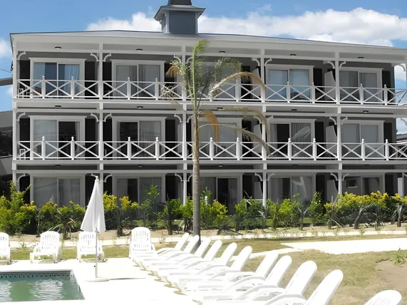 Ảnh Howard Johnson Hotel & Convention Center Madariaga - Carilo