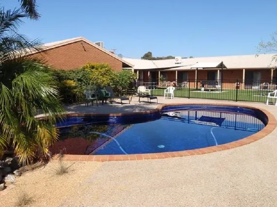 Ảnh Ashleigh Court Motor Inn and Cabins