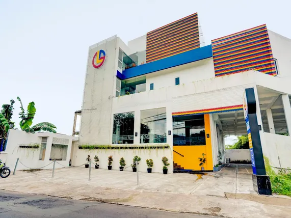 Ảnh LG Hotel Jember by Callirooms