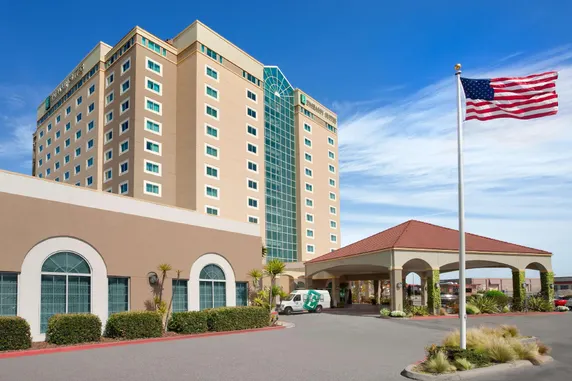 Ảnh Embassy Suites by Hilton Monterey Bay Seaside