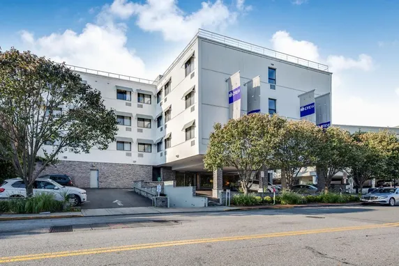 Ảnh The Andrew Hotel