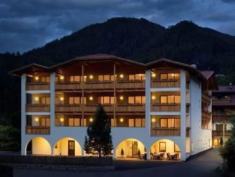 Ảnh Wirtshaushotel Alpenrose
