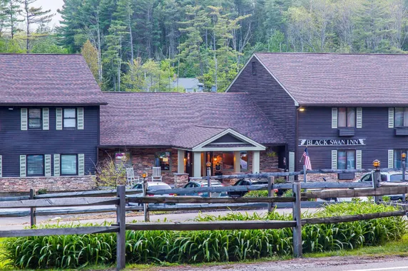 Ảnh The Black Swan Lee - Lenox, Ascend Hotel Collection