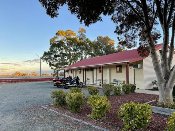 Ảnh Outback Quarters Motel Hay