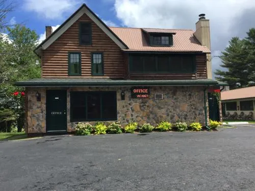 Ảnh Pine Knoll Hotel Lakeside Lodge & Cabin