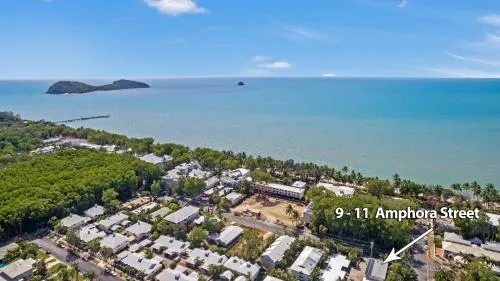 Ảnh Rare! Modern Unit with Private Fenced garden Close to The Beach PC4