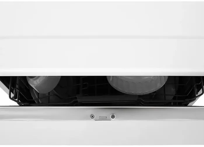 Mở hé cửa máy rửa chén Galanz GR12462T sau khi rửa