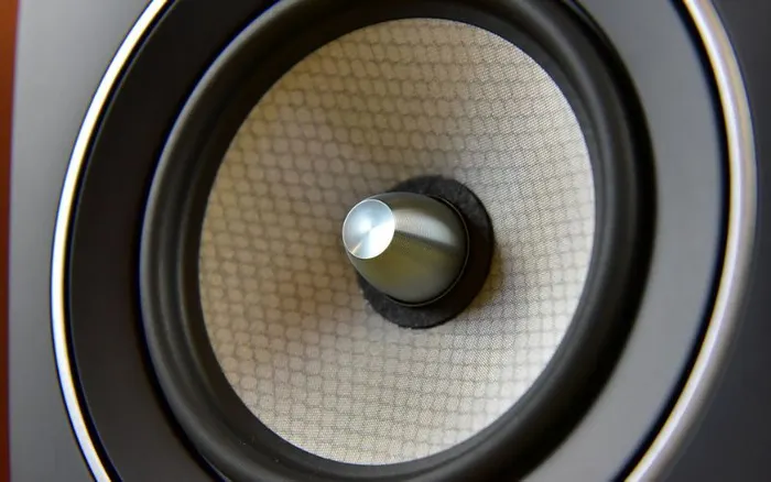 Củ loa mid-bass 6 inch có công nghệ hình nón hỗn hợp