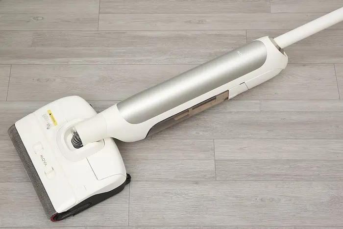 Thiết kế ngả phẳng - Máy hút bụi lau nhà Mova M10
