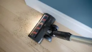 Đầu hút chính xác lướt sát tường tới 1 mm.