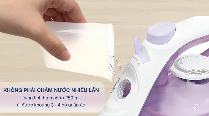 Bàn ủi hơi nước Philips DST1040/30 2000W - Dung tích bình chứa