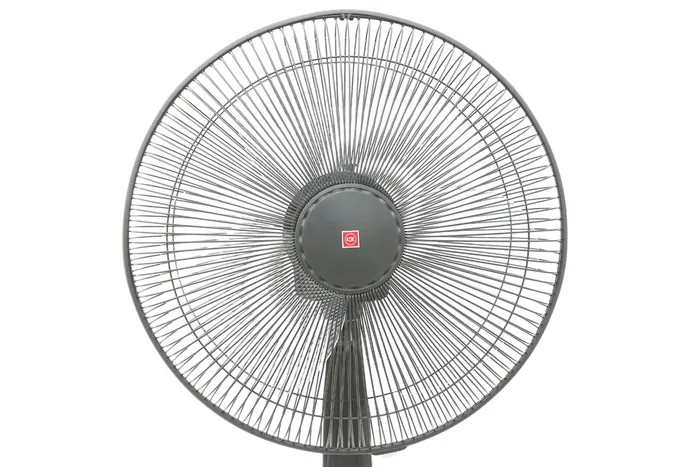 Công suất 55 W kết hợp cánh quạt đường kính 40 cm làm mát tốt - Quạt đứng KDK P41U