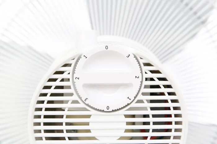 Dễ dùng - Quạt đứng Midea FS40-18C
