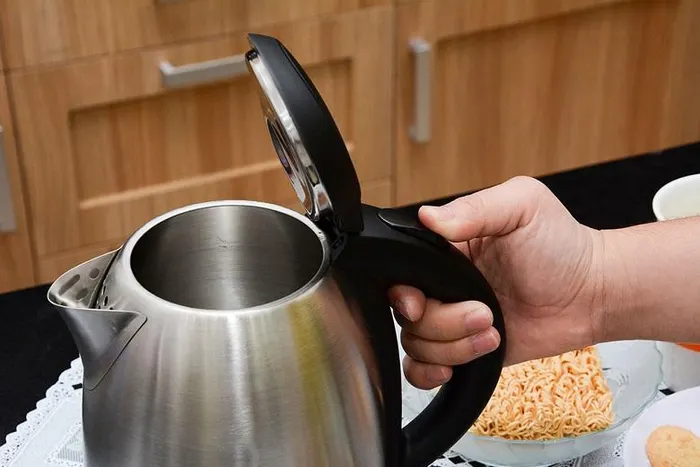 Nắp đóng mở chỉ với 1 thao tác ấn nút
