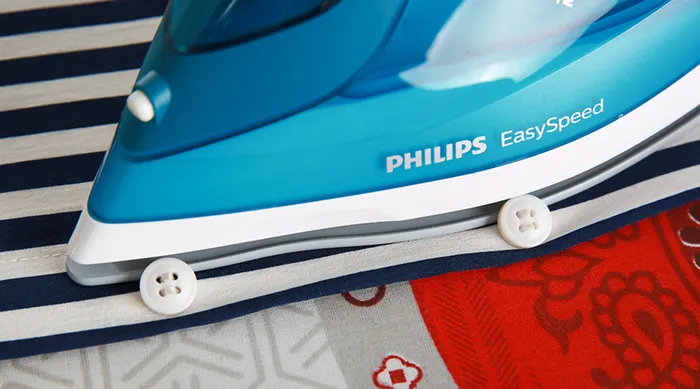 Rãnh cúc - Bàn ủi hơi nước Philips GC1756
