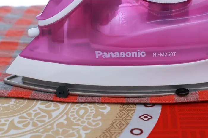 Bàn ủi hơi nước Panasonic NI-M250TPRA