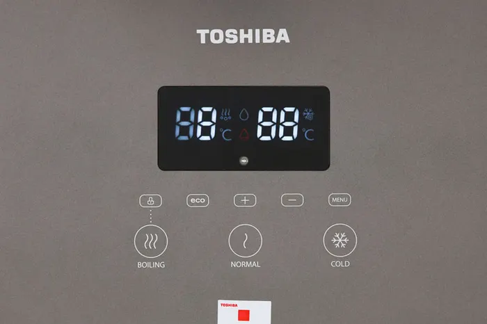 Bảng điều khiển cảm ứng hiện đại nhạy bén - Máy nước nóng lạnh Toshiba RWF-W1830UVBV(T)