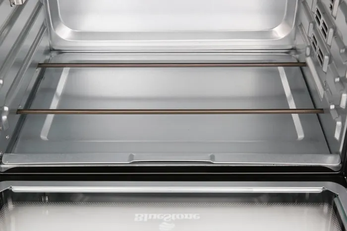 Công suất 2000 W, công nghệ làm nóng điện trở làm lò nóng nhanh - Lò nướng Bluestone EOB-7567 45 lít