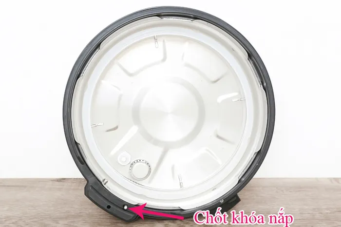 Có khóa nắp - Nồi áp suất Kangaroo KG6P2 6 lít