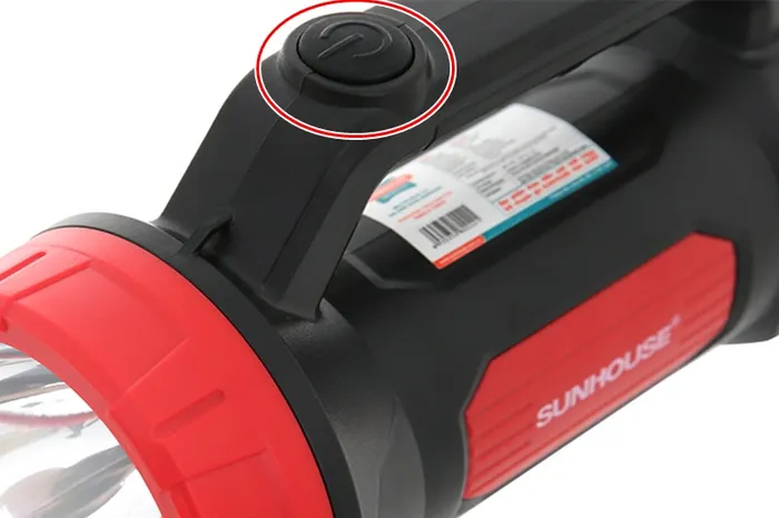 Sử dụng công tắc dễ dàng điều chỉnh 2 bóng đèn pin, đèn tích điện, bật/tắt đèn - Đèn pin sạc đa năng Sunhouse SHE - 8100