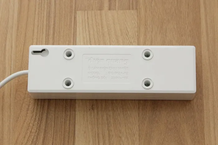 Chất liệu nhựa ABS - Ổ cắm 3 lỗ dây 2m Điện Quang 002A-02