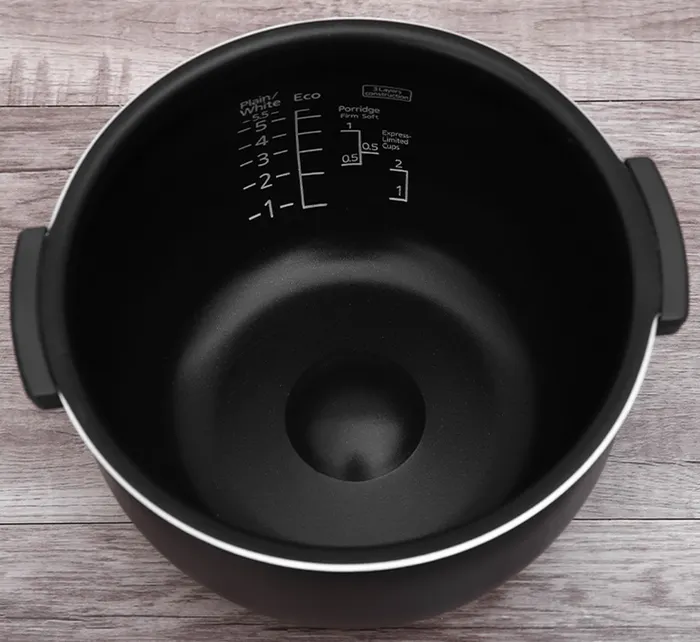 Lòng nồi 3 lớp kim loại được phủ 3 lớp men gốm chống dính