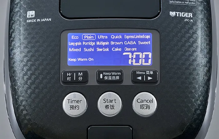 Tiger JPC-W18W sử dụng nút nhấn điện tử và màn hình LCD