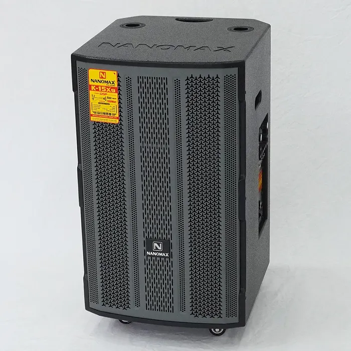 Mặt trên loa có hai lỗ cắm micro tiện dụng