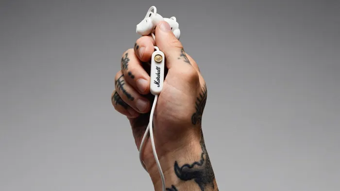 Kích thước nhỏ gọn của Tai nghe Marshall Minor II Bluetooth White