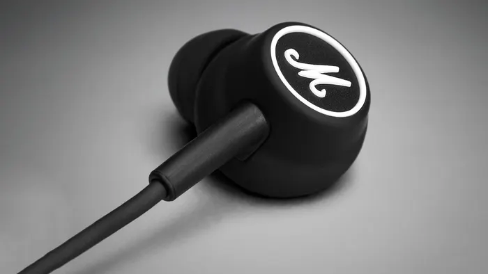 Logo sang trọng của tai nghe Marshall Mode Black And White